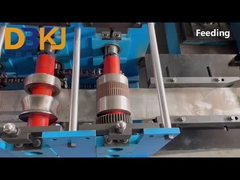 Machine voor het vormen van rolluiken met sluiterdeur